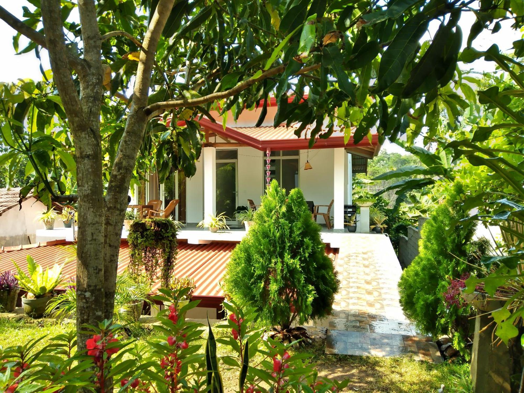 Sandhara Home Stay تانجالي الغرفة الصورة