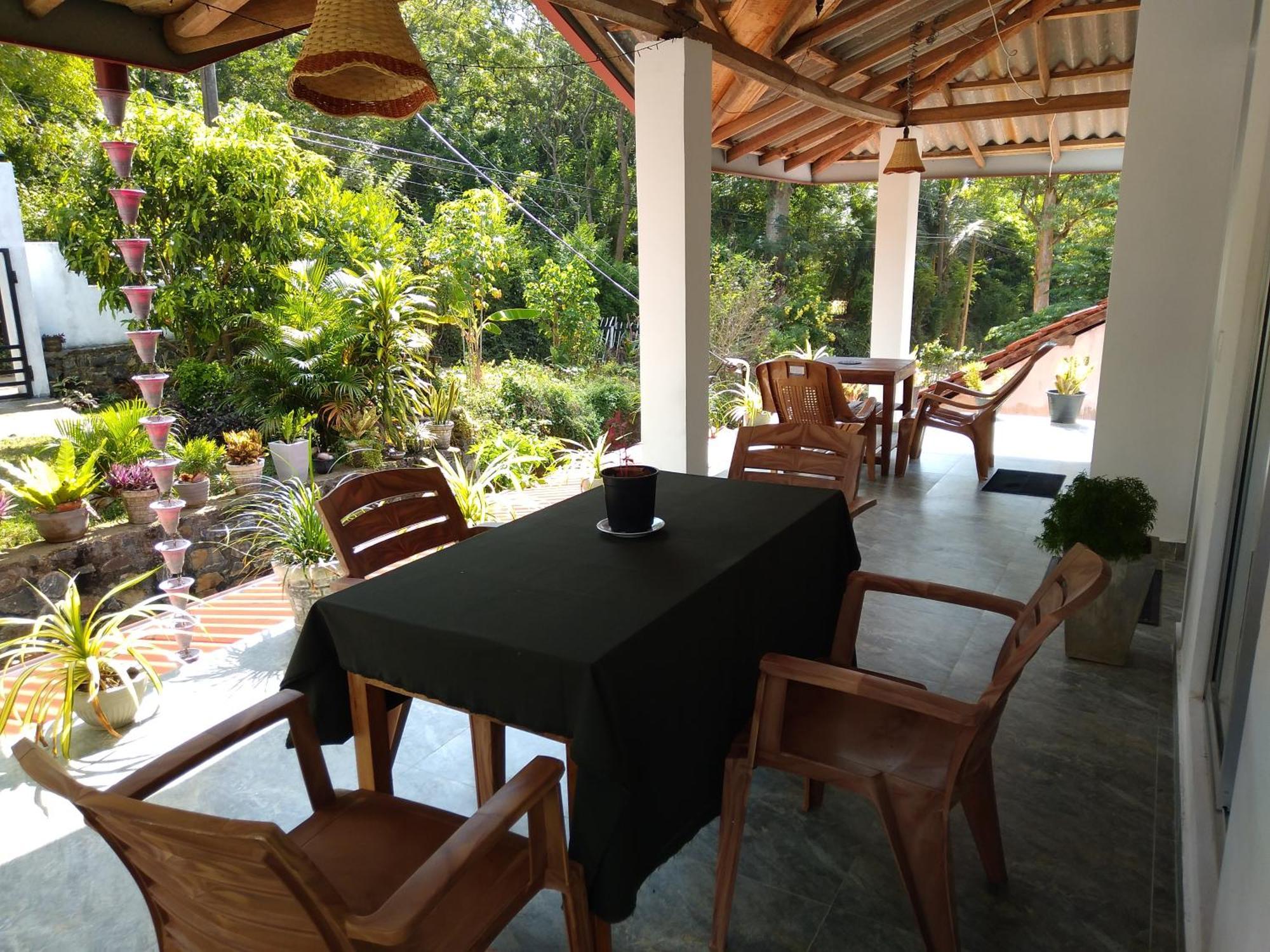Sandhara Home Stay تانجالي الغرفة الصورة